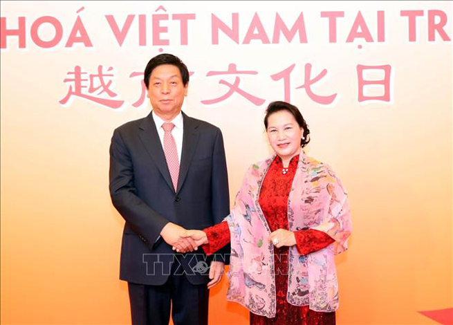 Chủ tịch Quốc hội dự Chương trình nghệ thuật Nhịp cầu hữu nghị tại Trung Quốc