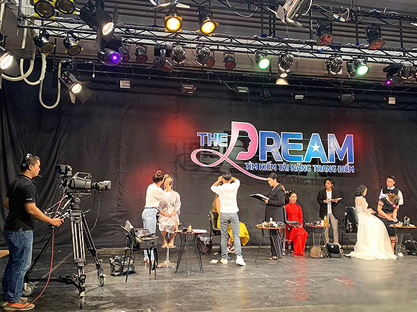 8 thí sinh sẽ tham gia truyền hình thực tế tìm kiếm tài năng trang điểm tại Hàn Quốc