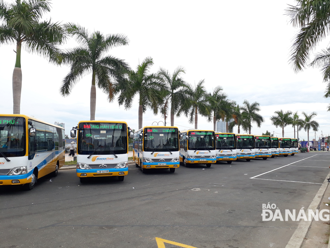  Buses being parked at the former Han River Port located at the corner of the Bach Dang and Nhu Nguyet streets