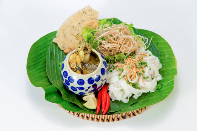 Món ăn mì Quảng truyền thống được biến tấu hấp dẫn tại mì Quảng Bếp Trang.