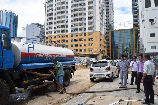 Some hotels in Son Tra District have to buy water from DAWACO to meet the daily demand for water of visitors.