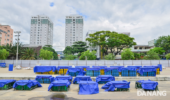 “All types of firecrackers prepared by the Global2000 Company from Malaysia, a consulting unit for the event, are the best quality ones on the market. We have to use as many as 100 computers in order to connect all of these fireworks to produce our show”, Mr Johan Hollander noted.