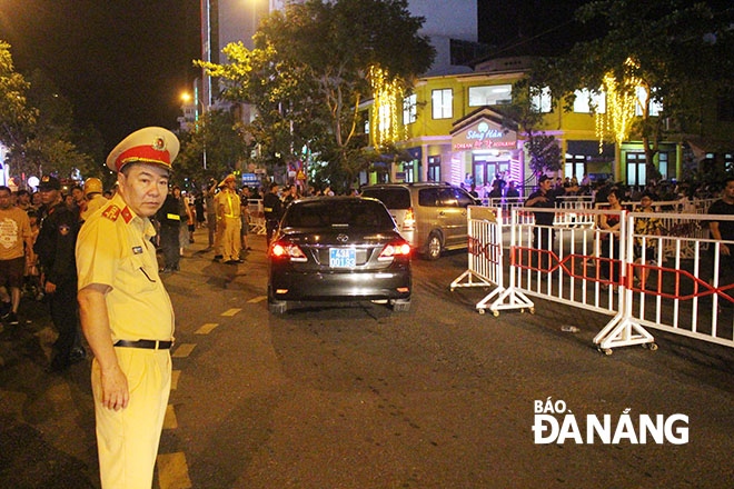 Đại tá Phan Ngọc Truyền, Trưởng phòng Cảnh sát giao thông chỉ đạo lực lượng triển khai công tác bảo đảm trật tự an toàn giao thông đêm cuối của cuộc thi.
