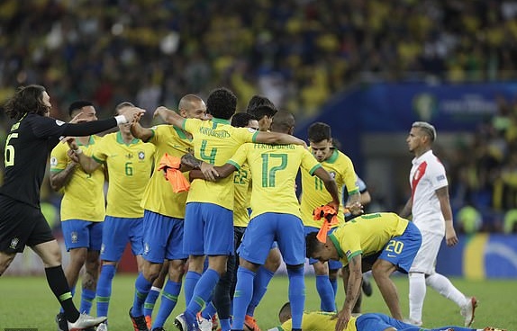 Brazil tiếp tục vượt qua Peru ở mùa giải năm nay. Ảnh: DM
