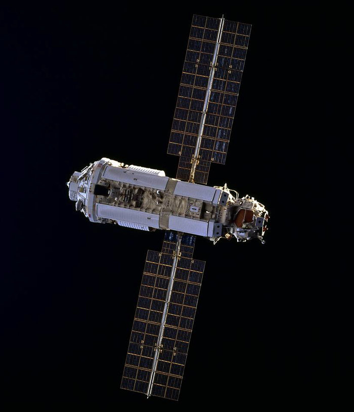 Mô đun đầu tiên của ISS, Zarya Control, được phóng bởi tên lửa Proton của Nga từ sân bay vũ trụ Baikonur Cosmodrome, Kazakhstan, ngày 20/11/1998.