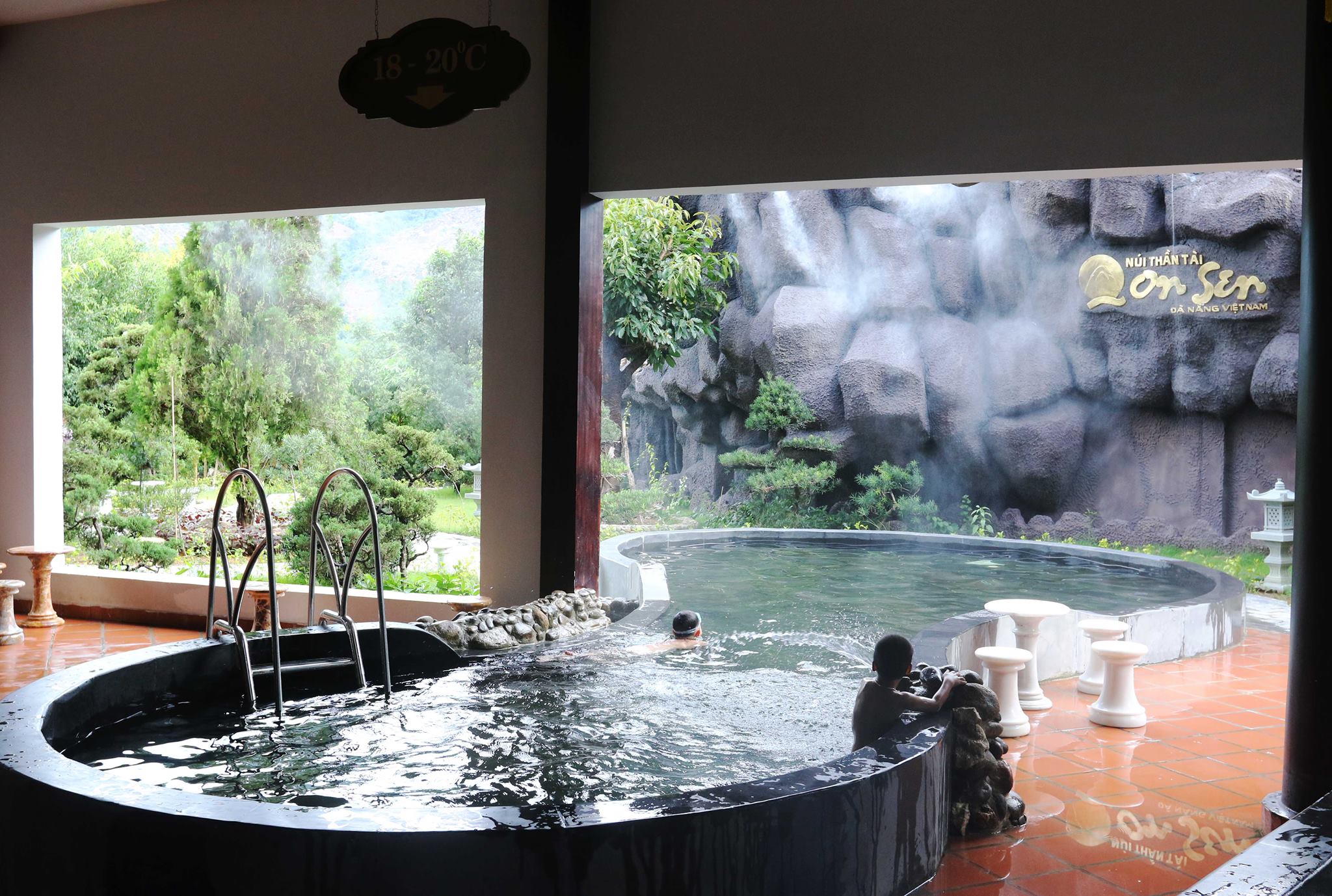 Du khách có thể trải nghiệm gần như nguyên vẹn văn hóa tắm Onsen Nhật Bản tại Núi Thần Tài.