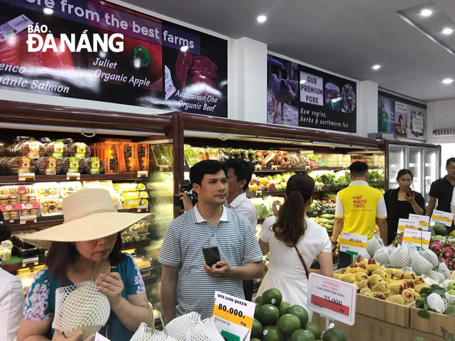 Nâng cao chất lượng hàng Việt Nam để phục vụ tốt nhất cho người tiêu dùng Việt. Ảnh: M.QUẾ