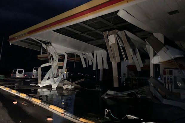 Trận bão dữ dội khiến nhiều du khách nước ngoài thiệt mạng. (Nguồn: mirror.co.uk)