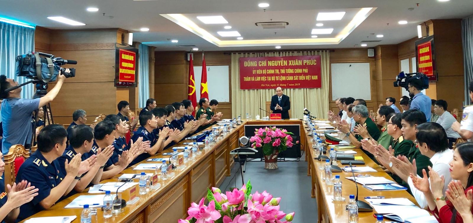 Thủ tướng Chính phủ thăm và làm việc với Bộ Tư lệnh Cảnh sát biển Việt Nam.