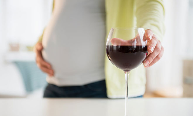  Một báo cáo cho biết 41% phụ nữ ở Anh uống rượu khi mang thai.