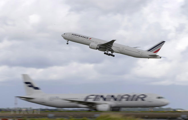 Một máy bay Boeing 777 cất cánh tại sân bay Roissy-Charles-de-Gaulle ở Roissy-en-France, Pháp.  Ảnh: AFP