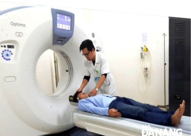 Bệnh nhân được tầm soát bằng hệ thống máy móc hiện đại tại Bệnh viện Phụ sản-Nhi Đà Nẵng.