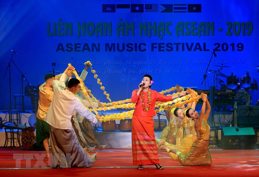 Biểu diễn văn nghệ trong Lễ khai mạc Liên hoan Âm nhạc ASEAN năm 2019 tại Hải Phòng, tối 25-5-2019. (Ảnh: An Đăng/TTXVN)