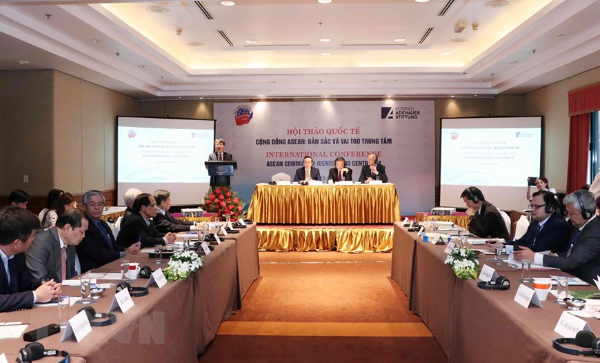 Hội thảo Cộng đồng ASEAN: Bản sắc và Vai trò trung tâm, do Học viện Ngoại giao Việt Nam và Quỹ Konrad Adenauer Stiftung (KAS) tại Việt Nam đồng tổ chức, ngày 19-3-2019, tại Hà Nội. (Ảnh: Văn Điệp/TTXVN)