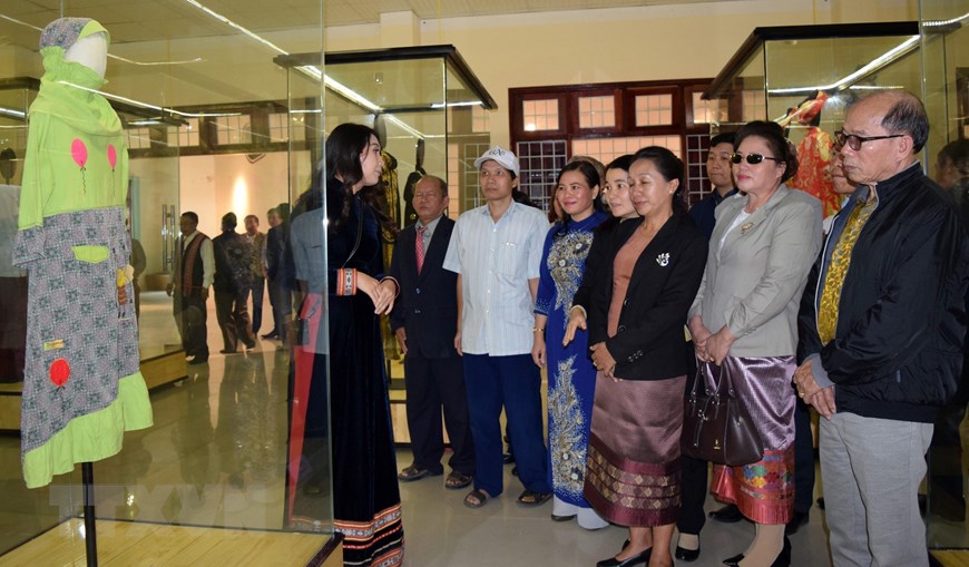Triển lãm Di sản văn hóa Cộng đồng các nước ASEAN do Bảo tàng tỉnh Kon Tum tổ chức từ ngày 17 đến 21-1-2018. (Ảnh: Quang Thái/TTXVN)