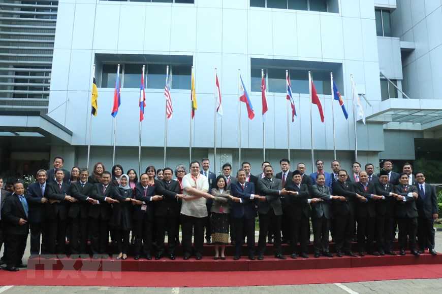 Đại diện các nước ASEAN tham dự Lễ khai trương Văn phòng Ban Thư ký Các tổ chức Kiểm toán tối cao ASEAN (ASEANSAI) tại Jakarta (Indoensia), ngày 2-4-2018. (Ảnh: Đỗ Quyên/TTXVN)
