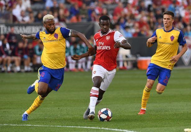 Arsenal (áo đỏ) thắng 3-0 trước Colorado Rapids. (Nguồn: Mirror)