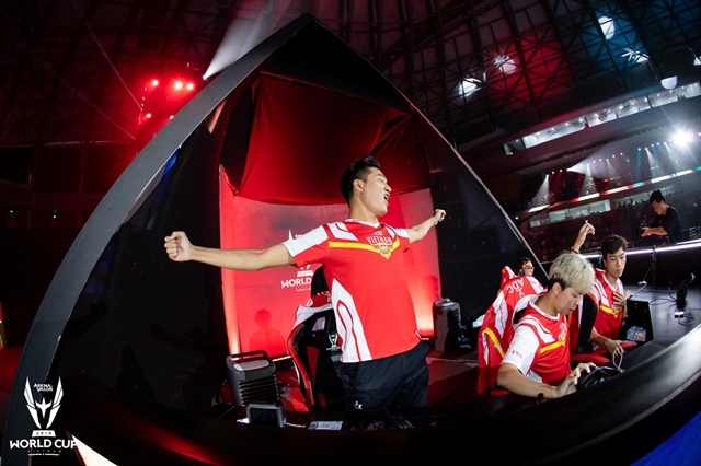 The Việt Nam team at the Arena of Valor World Cup 2019. — Photo zing.vn Read more at http://vietnamnews.vn/sports/522719/viet-nam-win-arena-of-valor-world-cup-in-da-nang.html#ylxWftkkbALRyR1x.99