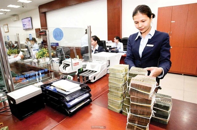 Resident and non-resident foreigners in Vietnam are still permitted to make term deposits at local banks (Photo: VNA)