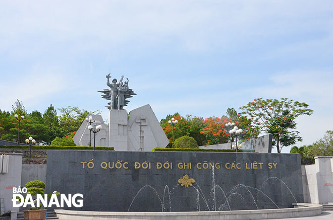 Nghĩa trang Quốc gia Đường 9 nằm trên Quốc lộ 9 tỉnh Quảng Trị. Nơi đây đã quy tập hơn 9.500 hài cốt liệt sĩ của cả nước.