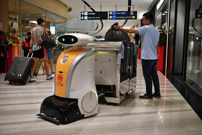 A robot deployed at Jewel Changi Airport (Source: The Straitstimes) 