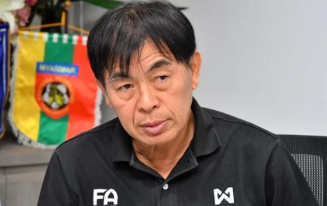 Trước khi giải nghệ, làm HLV và công tác quản lý, ông Laohakul từng đá 61 trận cho tuyển Thái Lan, và trở thành cầu thủ đầu tiên của nước này chơi bóng ở châu Âu khi đầu quân cho Hertha Berlin năm 1979. 