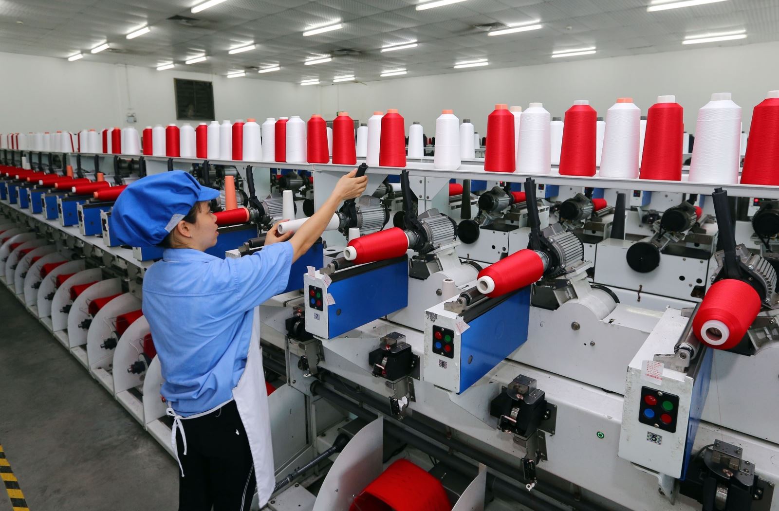 Dây chuyền sản xuất sợi tại Công ty TNHH Dệt nhuộm Jasan Việt Nam, Khu công nghiệp dệt may Phố Nối B (Hưng Yên). Danh Lam/TTXVN.