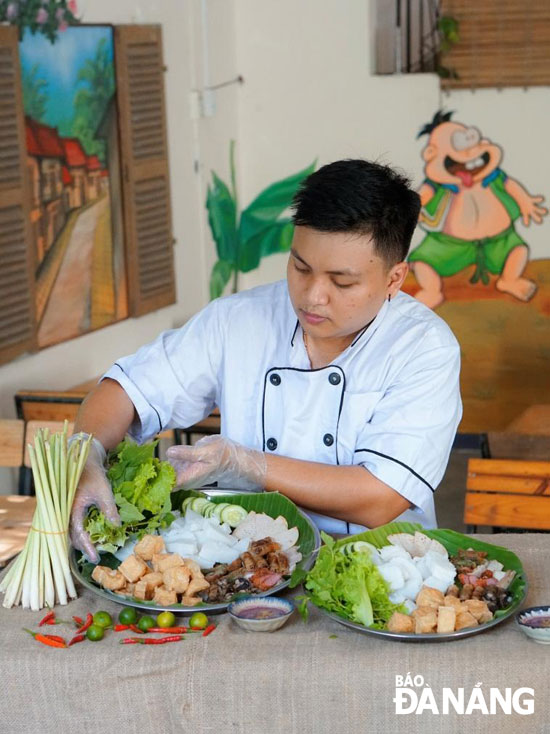 Với niềm đam mê dành cho ẩm thực, Bùi Minh Trung có thể đứng bếp nấu ăn cả ngày. (Ảnh do nhân vật cung cấp)