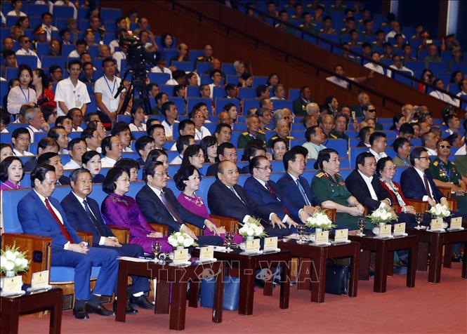 Thủ tướng Nguyễn Xuân Phúc với các đại biểu tham dự hội nghị. Ảnh: Thống Nhất /TTXVN