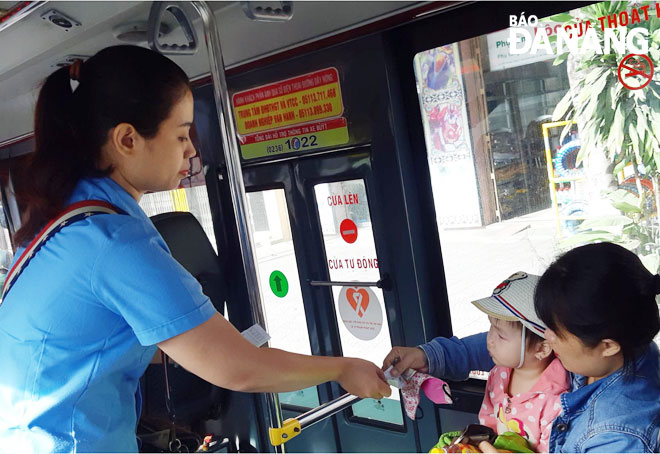  A bus ticket seller on duty aboard a bus operating the Nguyen Tat Thanh- Xuan Dieu Bus Station route