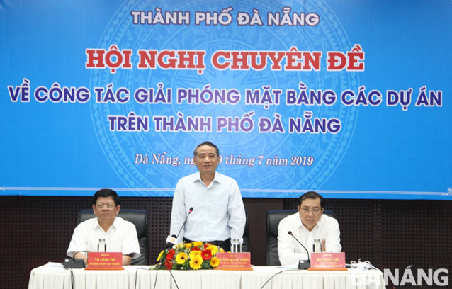 Bí thư Thành ủy Trương Quang Nghĩa (giữa) phát biểu chỉ đạo hội nghị. 	                 Ảnh: TRỌNG HÙNG