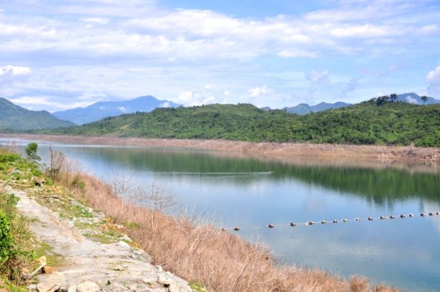 Hồ thủy điện Sông Bung 4 xuống mực nước chết