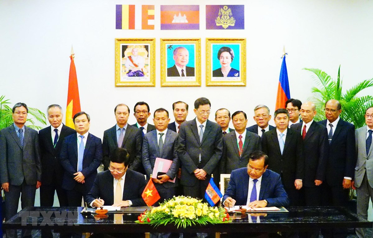 Việt Nam-Campuchia ký biên bản định hướng hợp tác 28 lĩnh vực