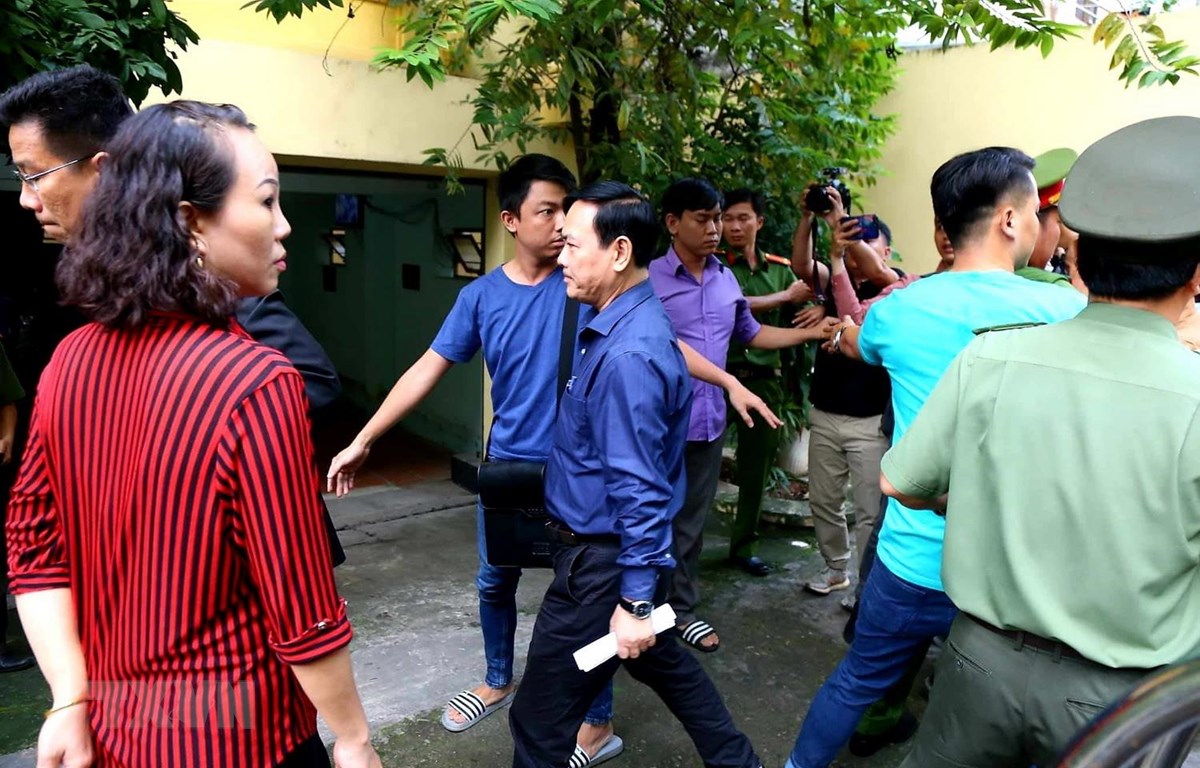 Ông Nguyễn Hữu Linh lĩnh 18 tháng tù về tội dâm ô với người dưới 16 tuổi