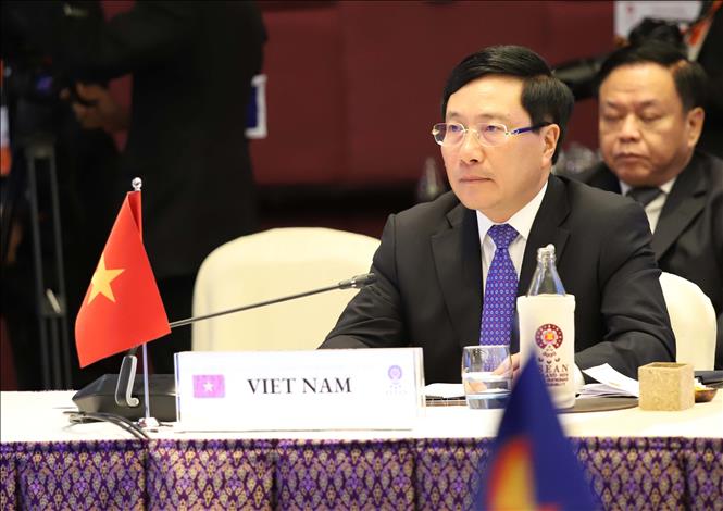 Phó Thủ tướng, Bộ trưởng Ngoại giao Phạm Bình Minh dự Hội nghị Bộ trưởng ASEAN - LMI. Ảnh: Hữu Kiên/TTXVN