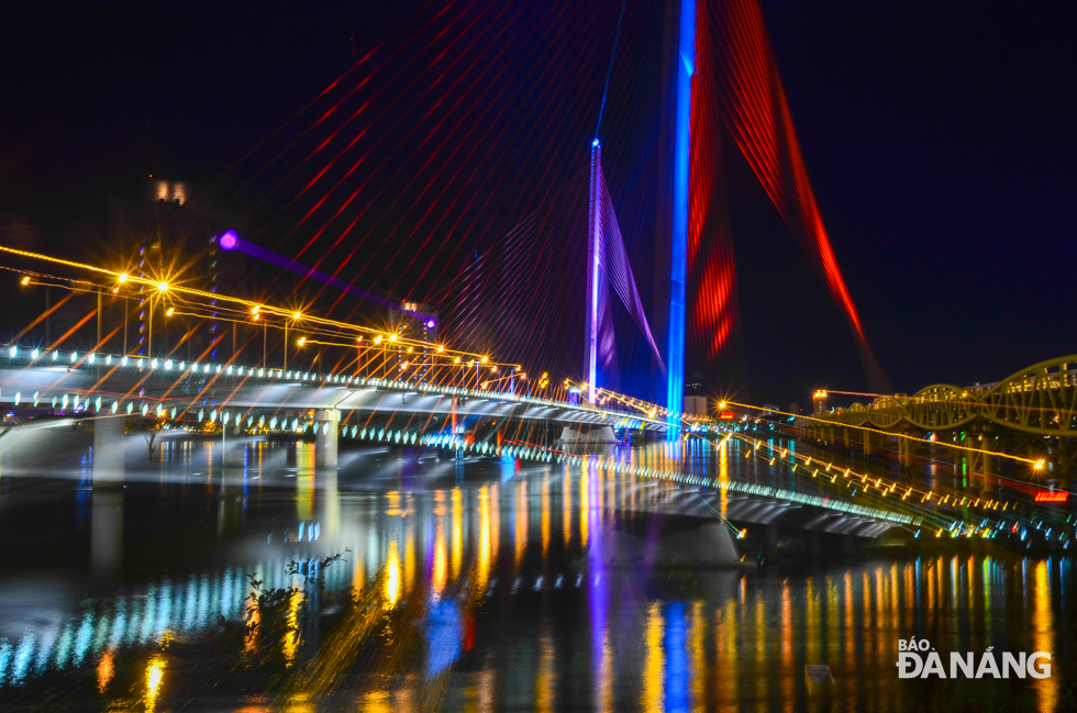 Depending on the lighting conditions and the settings, images highlight many strange light trails in all different shapes and colours.