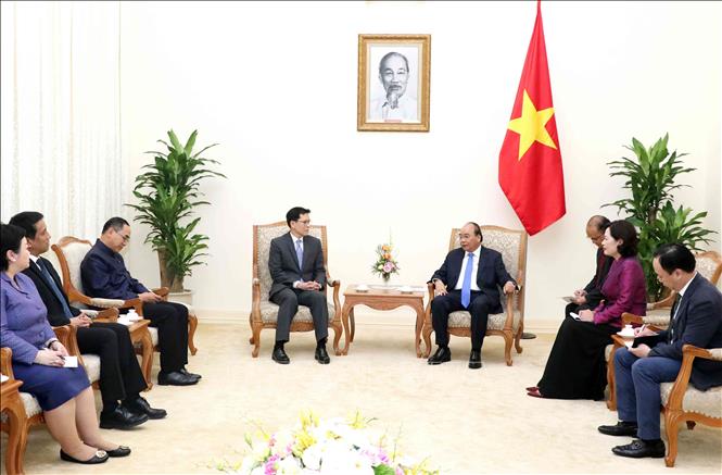 Thủ tướng Nguyễn Xuân Phúc tiếp Thống đốc Ngân hàng Trung ương Thái Lan Veerathai Santiprabhob thăm và làm việc tại Việt Nam. Ảnh: Văn Điệp/TTXVN