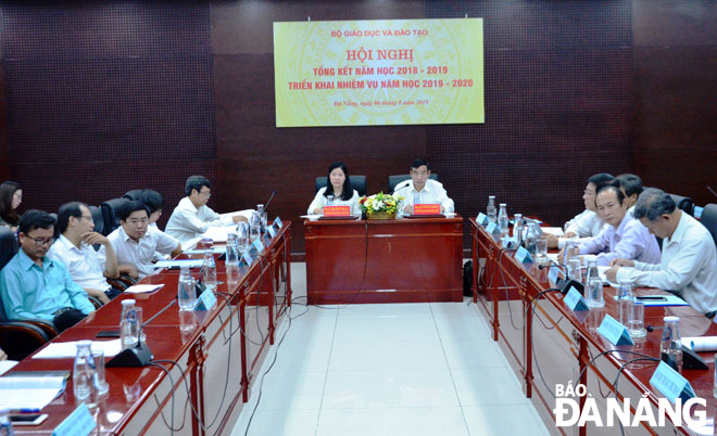 Phó Chủ tịch UBND thành phố Lê Trung Chinh chủ trì hội nghị tại điểm cầu Đà Nẵng.