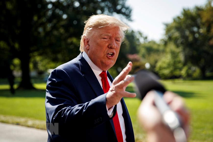 Tổng thống Mỹ Donald Trump trả lời phỏng vấn báo giới tại Washington DC., ngày 9/8/2019. (Ảnh: THX/TTXVN)