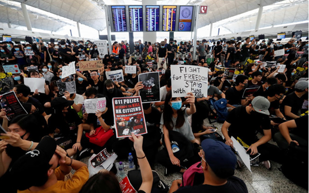 Biển người biểu tình trong Sân bay quốc tế Hong Kong. (Nguồn: Reuters)