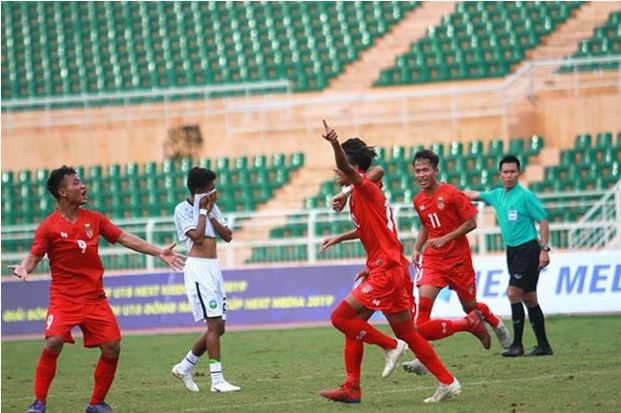 U18 Myanmar (áo đỏ) sớm giành vé vào bán kết. (Nguồn: VFF)