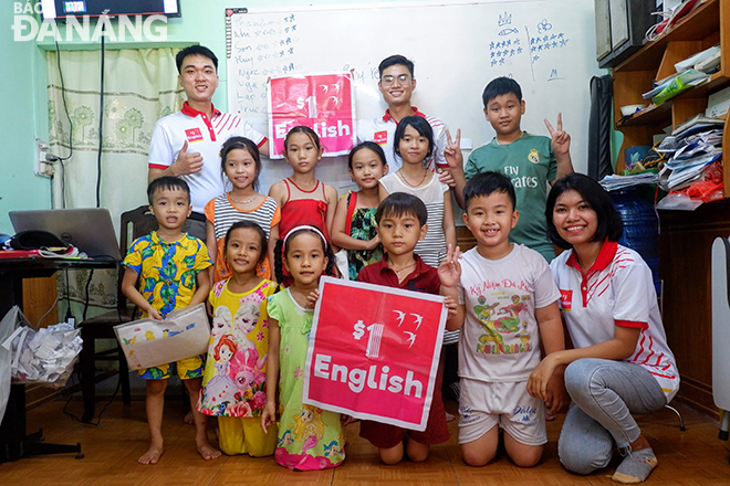 A ‘1US$ English’ class in Go Ha Village, Hoa Khuong Commune, Hoa Vang District