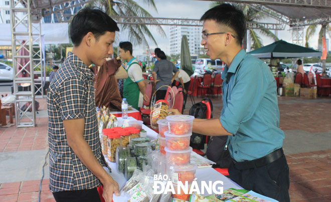 Kiem introducing Healthy Fungy-developed products to customers at a recent trading fair organised in the city.