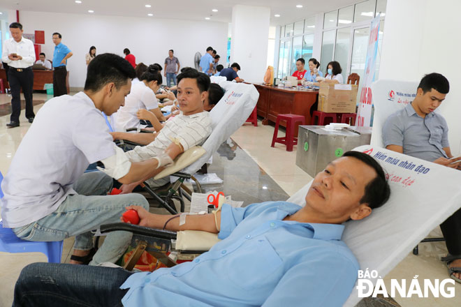 Anh Trần Văn Thông, công nhân Tổng Công ty CP Dệt may Hòa Thọ 24 lần hiến máu tình nguyện.