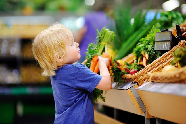 Thức ăn lành mạnh tốt cho sức khỏe và sự phát triển của trẻ nhỏ. (Nguồn: health.harvard.edu)