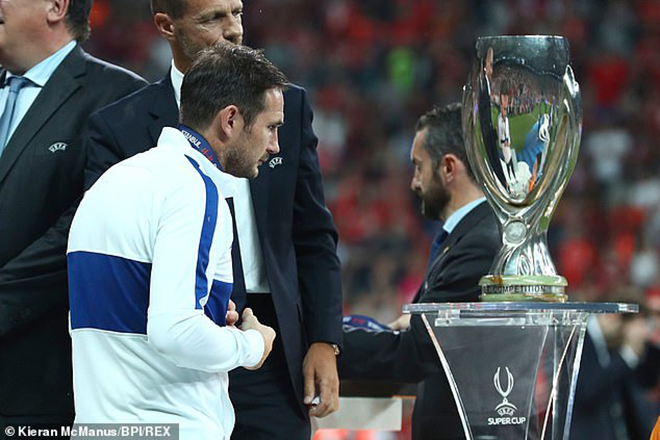 Lần thứ 3, Lampard đã không thể giúp Chelsea giành được Siêu Cúp châu Âu. ảnh Kieran McManus