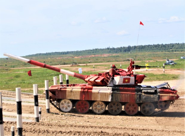 Đội tuyển Việt Nam thi đấu nội dung Tank Biathlon. (Ảnh: Dương Trí/TTXVN)