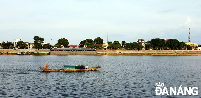 Thành cổ Quảng Trị ngày nay nhìn từ bờ bắc sông Thạch Hãn.
