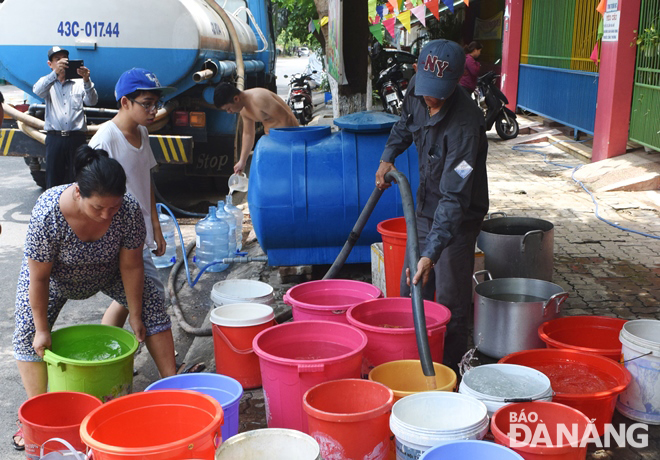 Dawaco cũng đã có thông báo về tình trạng nước yếu, nhất là những vùng ở xa, khu vực cuối nguồn so với nhà máy và đề nghị khách hàng trữ nước, sử dụng nước tiết kiệm.