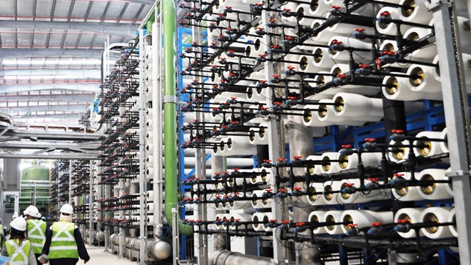 A desalination plant in Singapore's western Tuas district, is part of the city-state's effort to raise its self-sufficiency in water. (Photo: asia.nikkei.com)